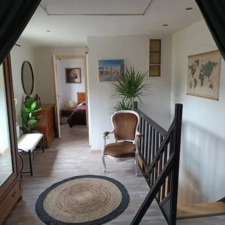 Maison Alsacienne A Colombages Dans Cour Privee Avec Jardin Sur Les Remparts Bergheim