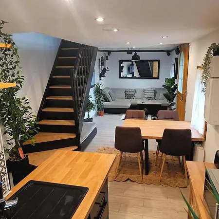 Maison Alsacienne A Colombages Dans Cour Privee Avec Jardin Sur Les Remparts Bergheim